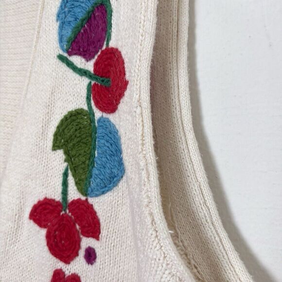 Vintage Embroidered Floral Cotton Button Down Women’s Sleeveless Sweater Vest - Picture 11 of 11